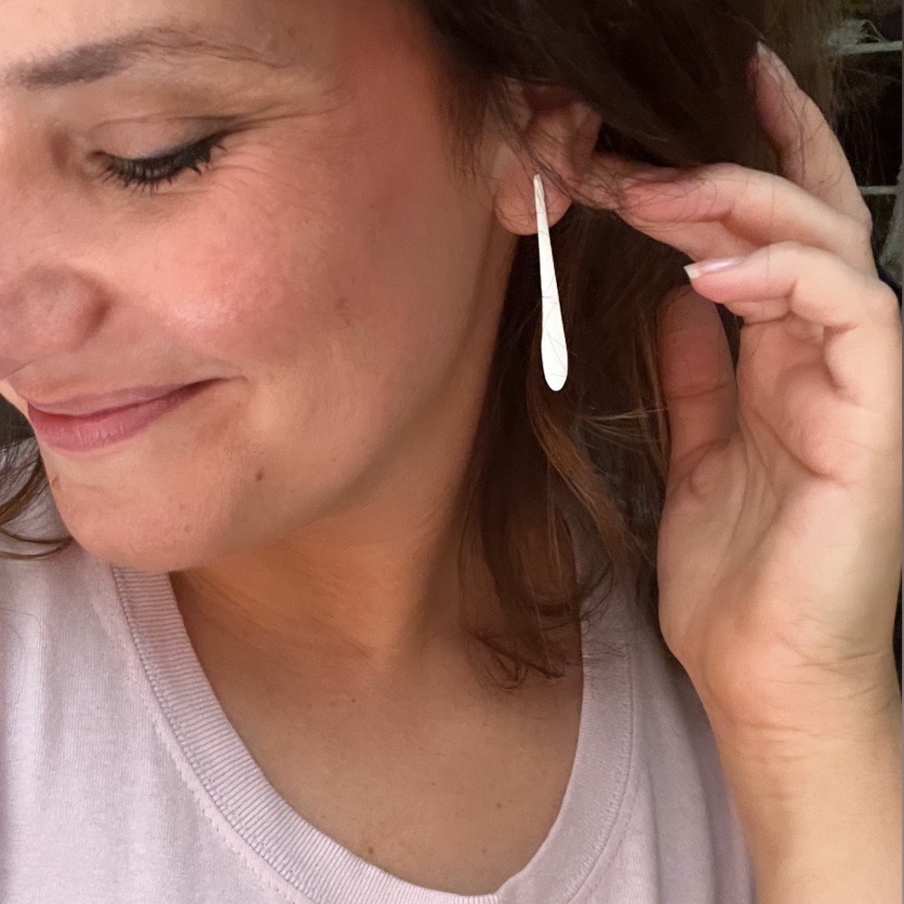 Vintage White and Silver Minimalist Dangle Earrings 🌿